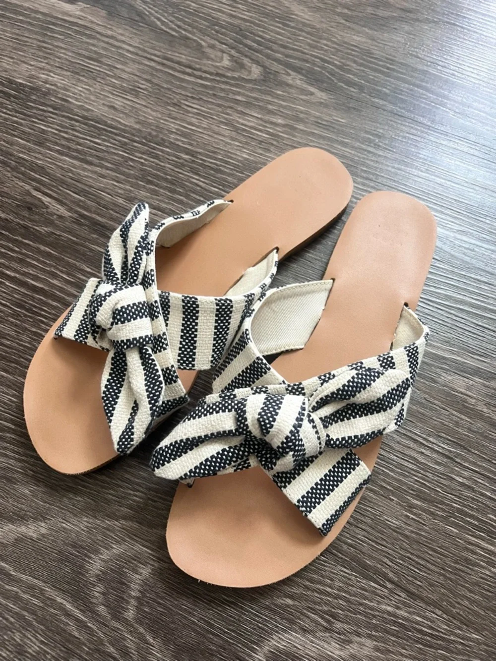 A New Day Livia striped bow slide sandals Size 9